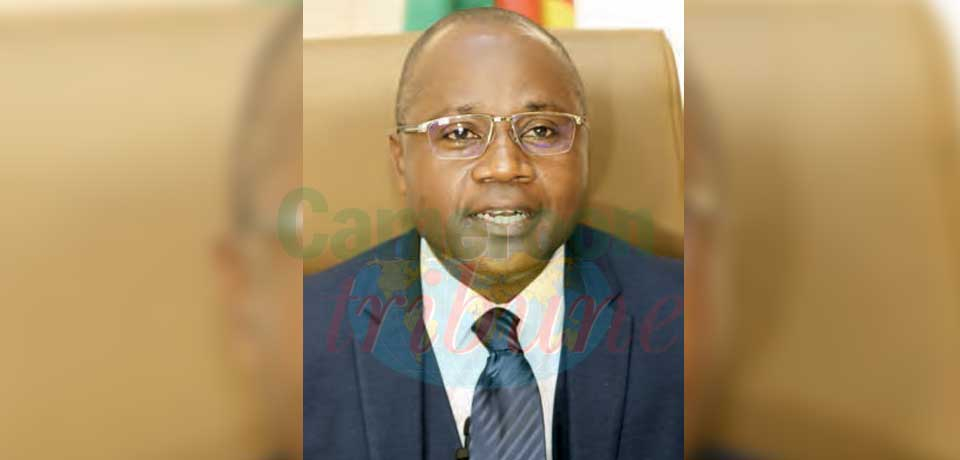 Commissaire de police Vincent de Paul Meva, chef service des enquêtes à la délégation générale à la Sûreté nationale. Commissaire de police Vincent de Paul Meva, chef service des enquêtes à la délégation générale à la Sûreté nationale.