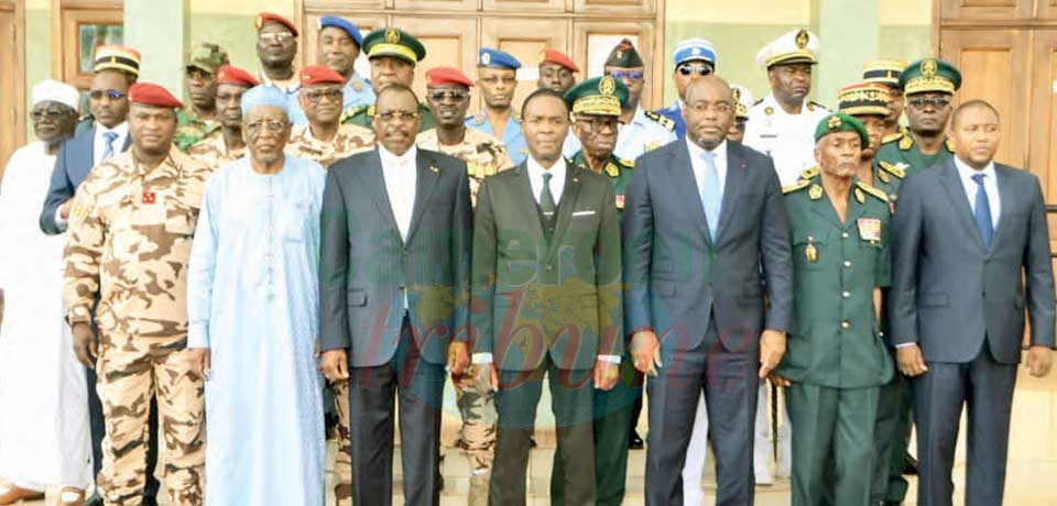 Coopération de défense Cameroun - Tchad : en rangs serrés Coopération de défense Cameroun - Tchad : en rangs serrés