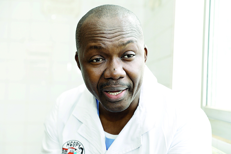 Pr. Faustin Mouafo Tambo, chef de service de chirurgie pédiatrique à l’Hôpital gynéco-obstétrique et pédiatrique de Yaoundé. Pr. Faustin Mouafo Tambo, chef de service de chirurgie pédiatrique à l’Hôpital gynéco-obstétrique et pédiatrique de Yaoundé.
