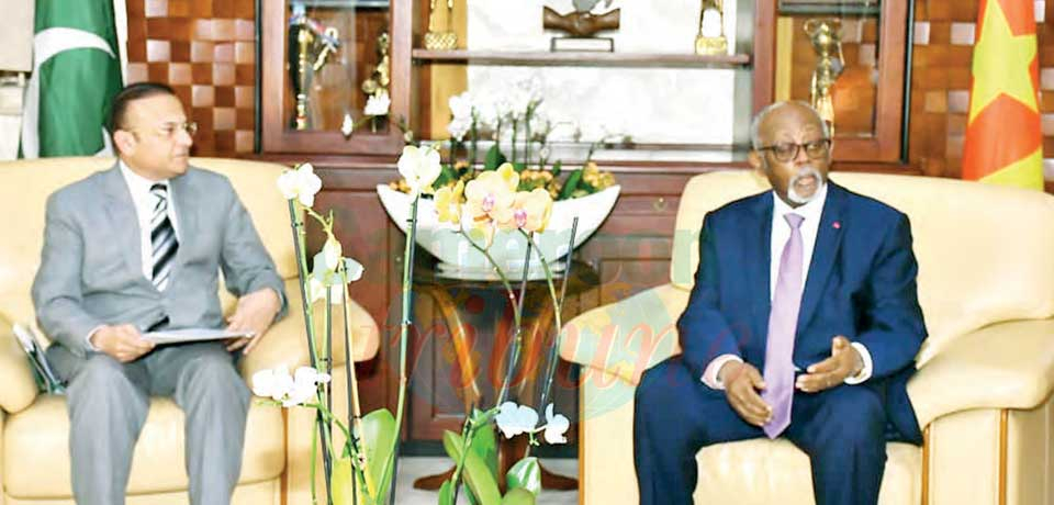 Le ministre des Relations extérieures, Mbella Mbella et le haut-commissaire, Muhammad Tayyab Azam, ont convenu de l’implantation d’ambassades dans les deux pays.