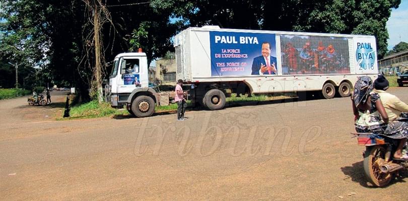 Ngaoundéré: le car-podium du candidat Paul Biya est là