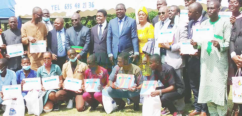 Des jeunes lancés dans la maîtrise parfaite des deux langues officielles du Cameroun.
