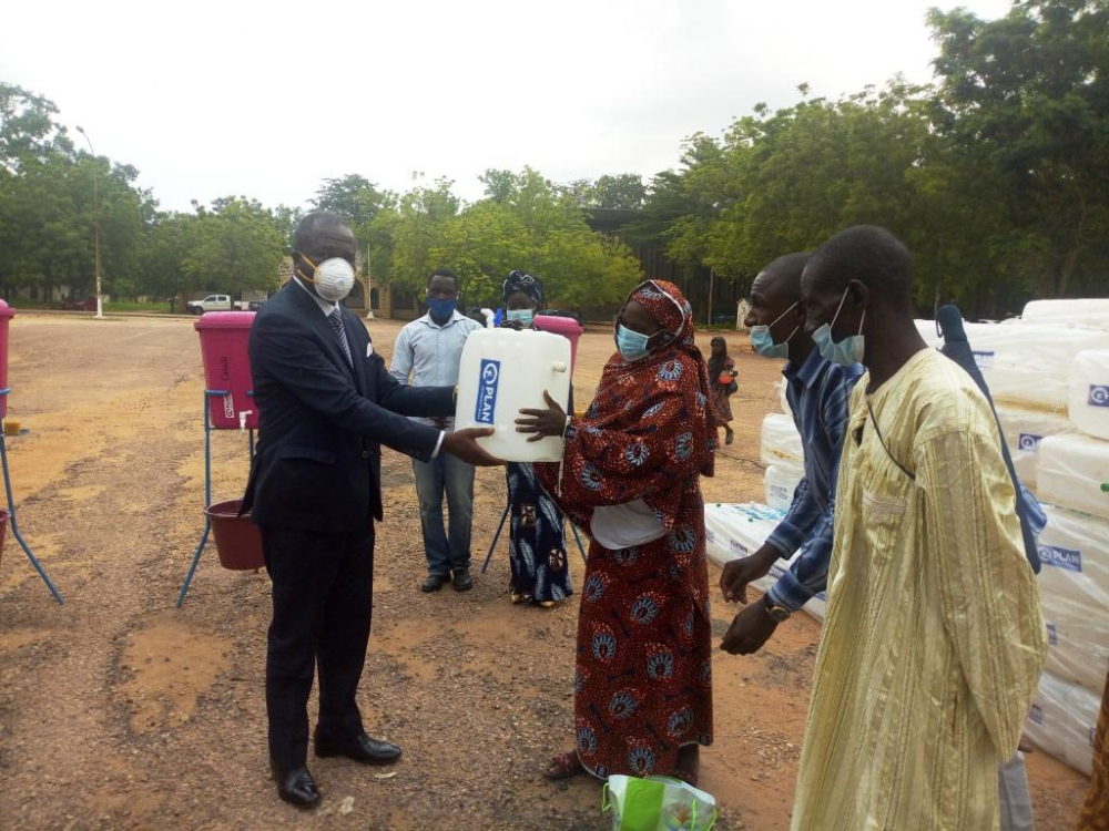 Garoua : Plan International Cameroon distribue 21 000 kits Wash aux ménages