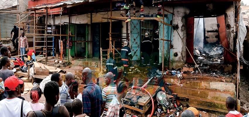 Yaoundé: Des flammes au marché Mvog-Mbi Yaoundé: Des flammes au marché Mvog-Mbi