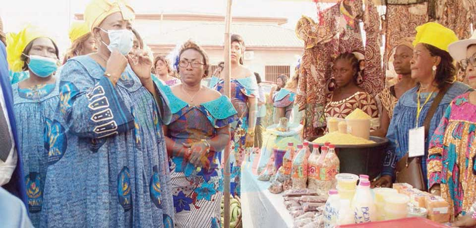 Le savoir-faire des dames de la Powa en vitrine.