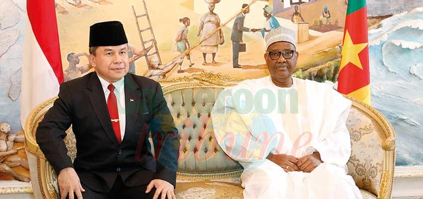 Minister Adoum Gargoum and Usra Hendra Harahap during the presentation of the advance copies of his letters of credence.