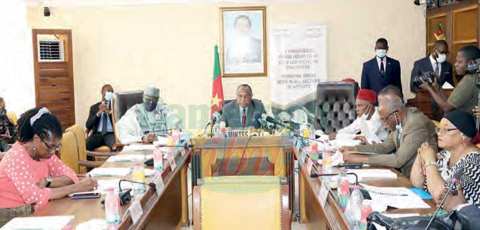 Social Dialogue Committee : Members Pursue Discussions Social Dialogue Committee : Members Pursue Discussions