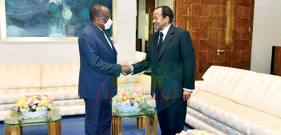 Paul Biya et Louncény Fall ont fait le tour des sujets préoccupants de l’heure Paul Biya et Louncény Fall ont fait le tour des sujets préoccupants de l’heure