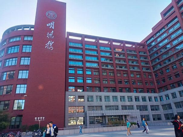 L’école de journalisme et de communication de l’Université Renmin joue un rôle important dans la coopération universitaire. L’école de journalisme et de communication de l’Université Renmin joue un rôle important dans la coopération universitaire.
