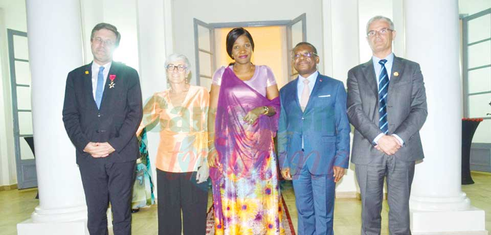 Emmanuel De Tailly a été fait Chevalier de l’Ordre de la valeur par le Premier ministre, chef du gouvernement, Joseph Dion Ngute au cours d’un dîner offert en sa résidence avant-hier.