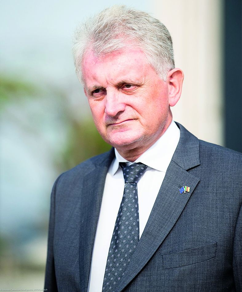 Jean-Marc Châtaigner, diplomate français âgé de 59 ans et ministre plénipotentiaire du corps diplomatique français depuis 2019, est le nouvel ambassadeur, chef de délégation de l’Union européenne au Cameroun. Il travaillait jusqu’ici en République démocra