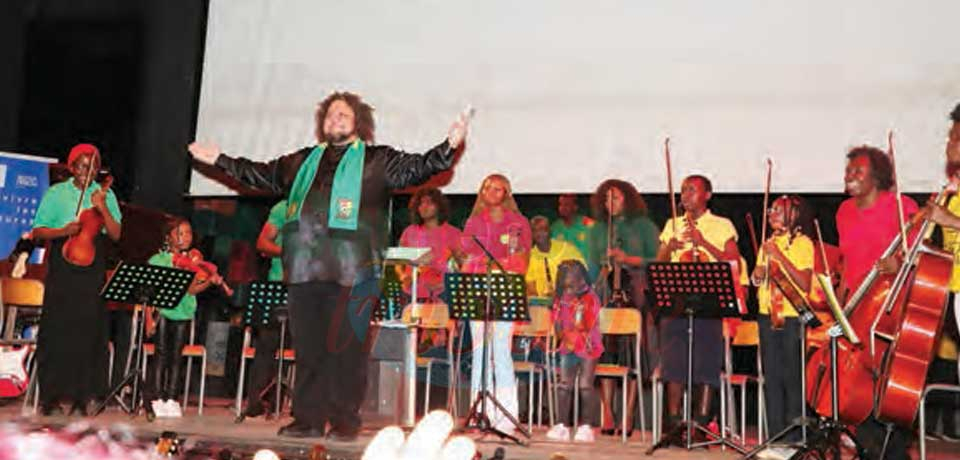 L’orchestre « Les cordes du Cameroun » s’est récemment produit pour la première fois à Yaoundé sous la conduite du maestro Gerardo Estrada Martinez.