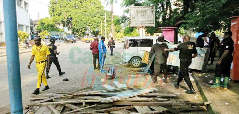 Lutte contre le désordre urbain : les trottoirs de Bonanjo libérés