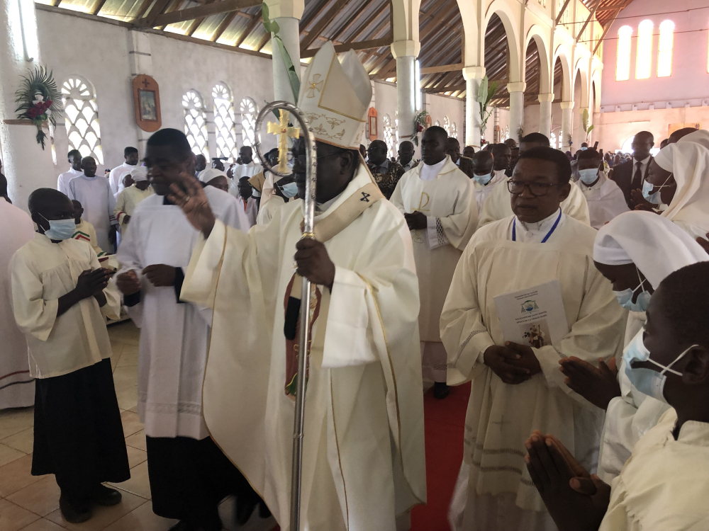 Une messe pour confier au Seigneur les travaux déroulés jusque-là. Une messe pour confier au Seigneur les travaux déroulés jusque-là.