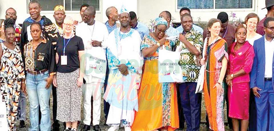Journées africaines d’histoire de l’art: En quête de modèles locaux Journées africaines d’histoire de l’art: En quête de modèles locaux