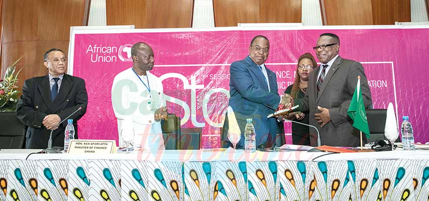 Accélération de la croissance en Afrique: la contribution des politiques publiques Accélération de la croissance en Afrique: la contribution des politiques publiques