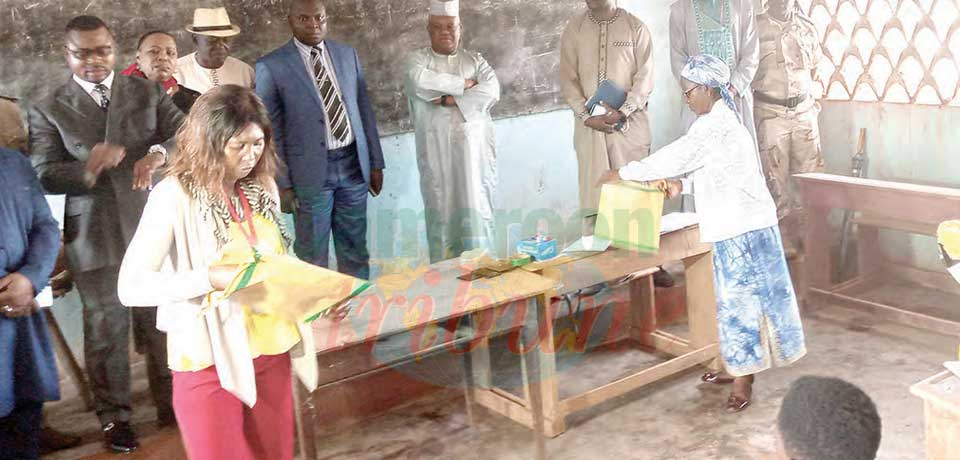 Concours des CENAJES 2022 : le Minfopra dans les salles d'examen à Bertoua Concours des CENAJES 2022 : le Minfopra dans les salles d'examen à Bertoua
