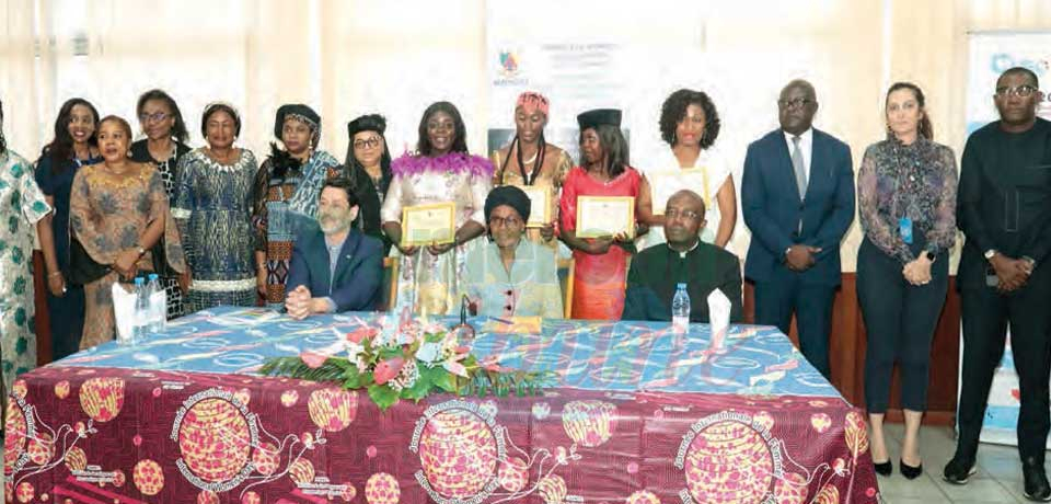 Entrepreneuriat féminin : 24 jeunes filles en orbite Entrepreneuriat féminin : 24 jeunes filles en orbite
