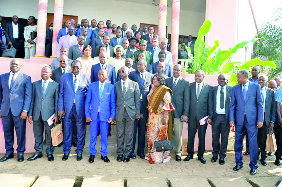 Les officiels à l’ouverture des travaux à Yaoundé.