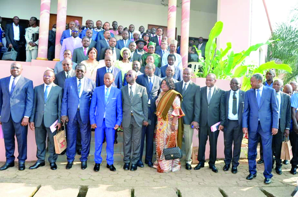 Les officiels à l’ouverture des travaux à Yaoundé. Les officiels à l’ouverture des travaux à Yaoundé.