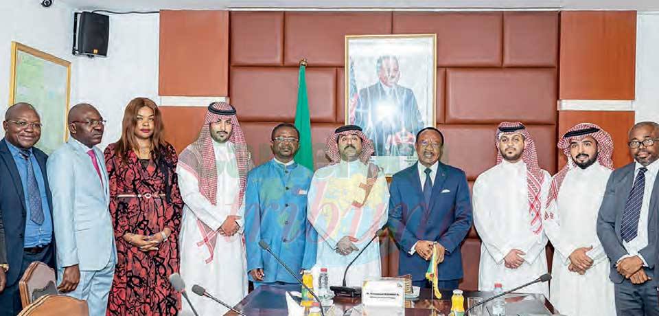 Le ministre des Travaux publics, Emmanuel Nganou Djoumessi a reçu hier en audience une délégation du Fonds saoudien de développement.