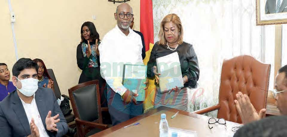 Marthe Angeline Minja, Directeur général de l’Agence a signé hier à Yaoundé, des accords d’un montant de plus de 62 milliards de F.