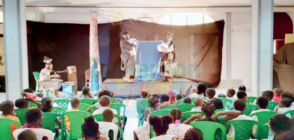 Théâtre du chocolat : l’amitié sous les lunettes d’« Abole »