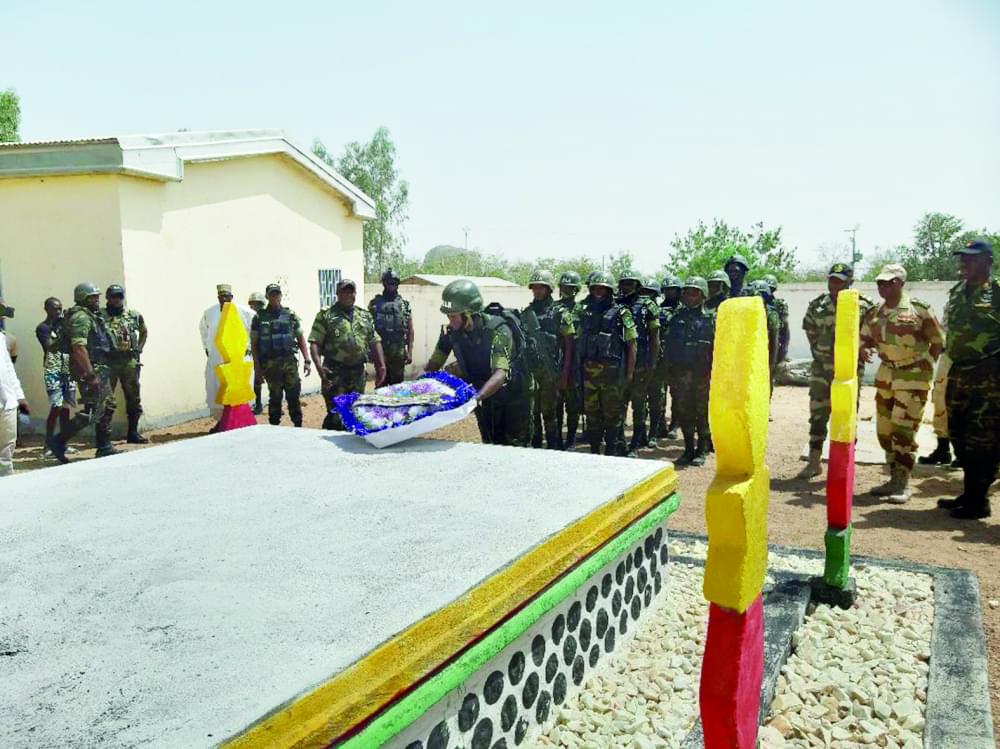 Promotion « général de division Jacob Kodji » : recueillement sur la tombe du parrain