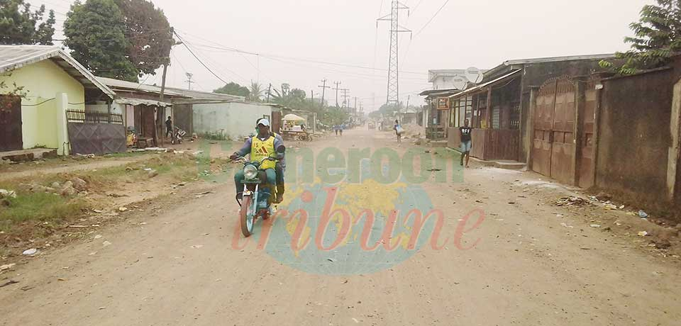 Une des routes rouvertes par l’exécutif communal de Douala III. Une des routes rouvertes par l’exécutif communal de Douala III.