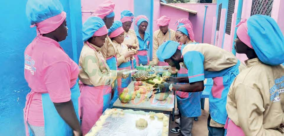 Sculpture sur fruits et légumes: 300 femmes formées