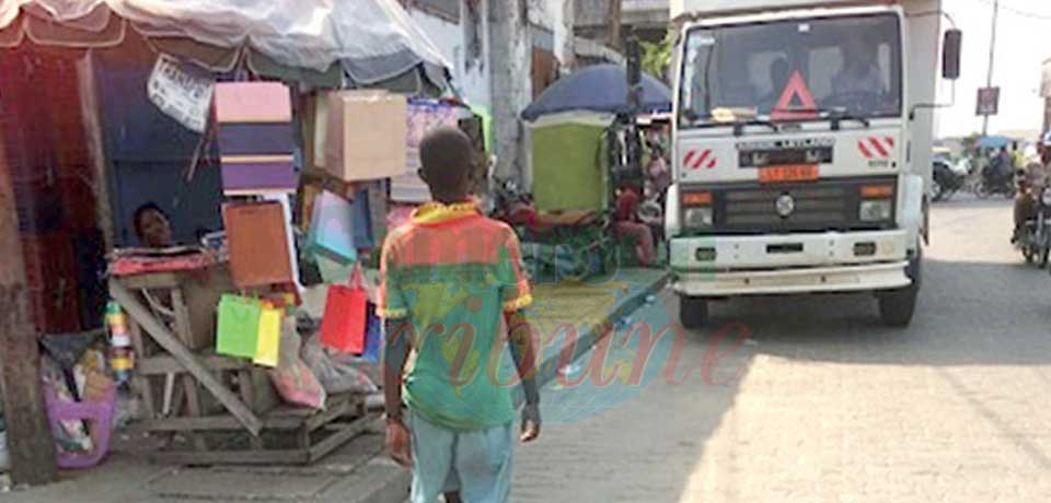 Dans les artères d’Akwa, la vigilance s’impose… Dans les artères d’Akwa, la vigilance s’impose…