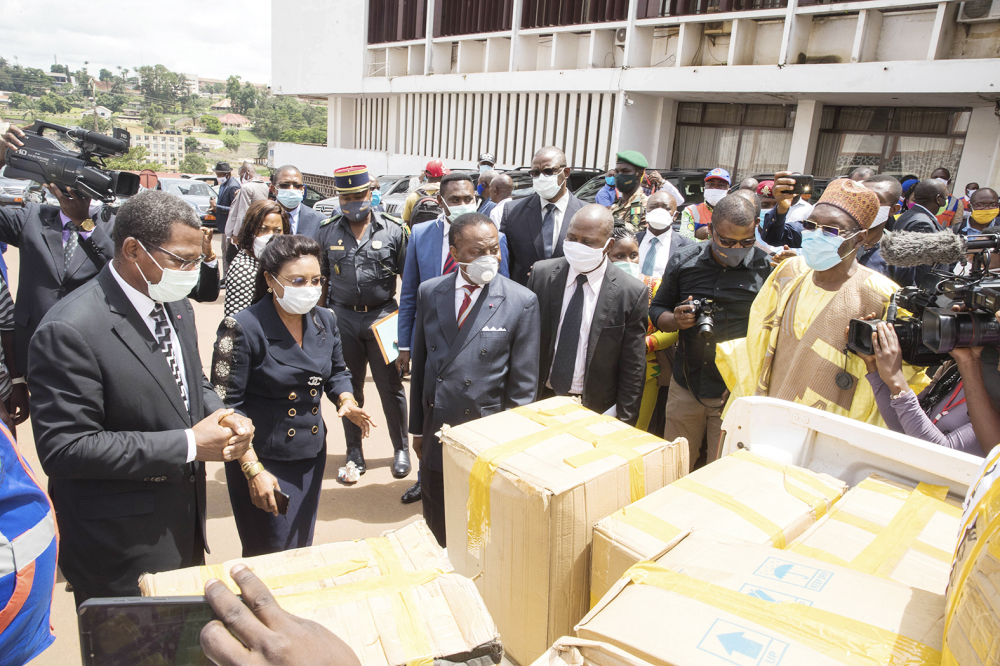 Lutte contre le coronavirus : Paul Biya offre 170 000 masques aux élèves et étudiants