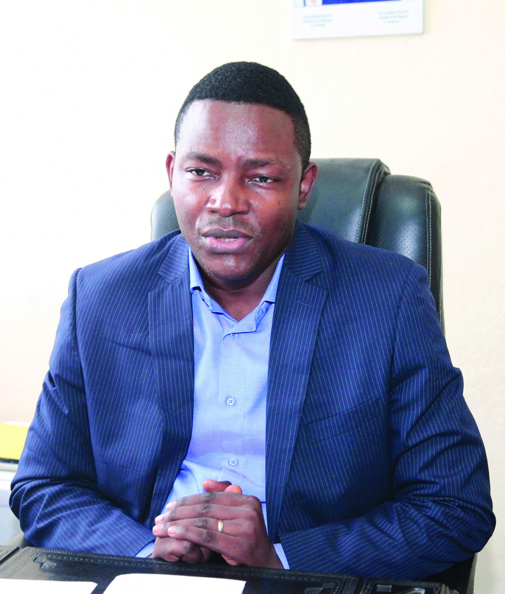 Serge Mpele Onana, chef du service régional de la Météorologie pour le Littoral. Serge Mpele Onana, chef du service régional de la Météorologie pour le Littoral.