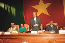 Sénat: Marcel Niat Njifenji réélu