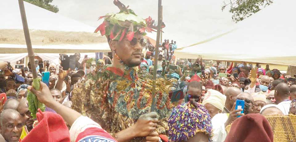 Mohamed Nabil Nforifoum Mbombo Njoya, 28 ans, nouveau sultan-roi des Bamoun a été présenté hier.