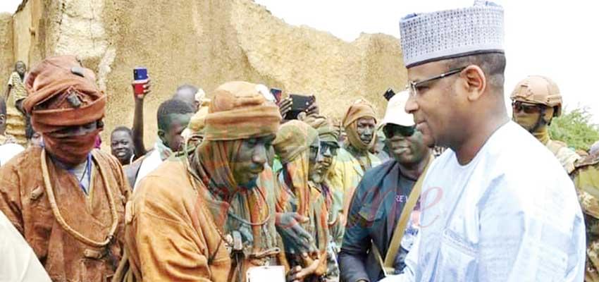 Après l'accord, le Premier ministre malien, Boubou Cissé a salué certains combattants.