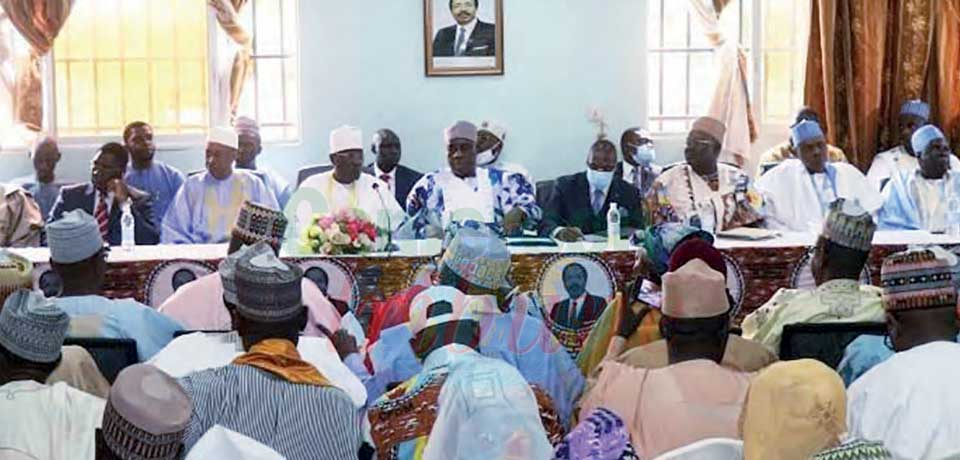 Au cours de la « Grande conférence » qu’il a organisée à Maroua vendredi dernier, le Très honorable Cavaye Yeguié Djibril a invité les élites à suivre de près l’exécution des projets de développement.