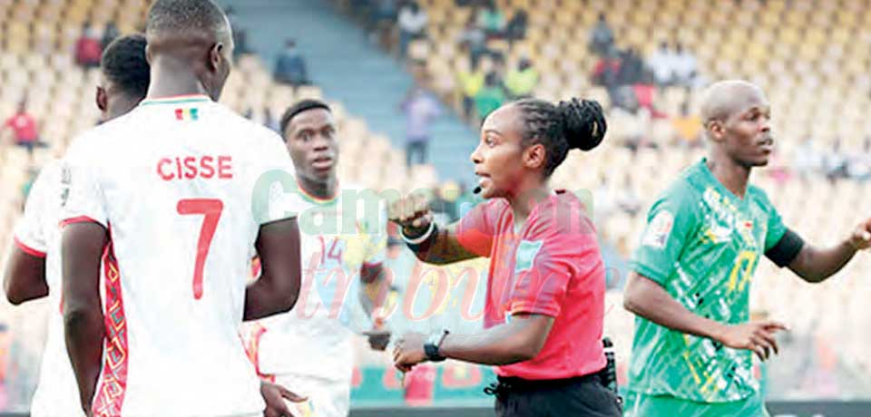 Salima Rhadia Mukansanga : dame en noir, dame de fer