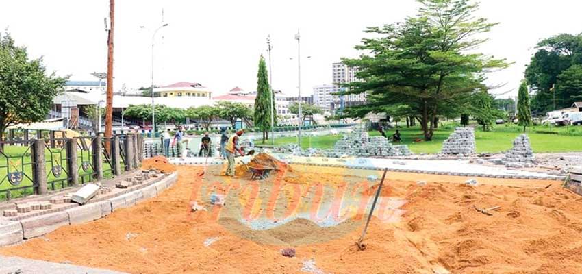 Place de la Besseke : le rond-point en chantier