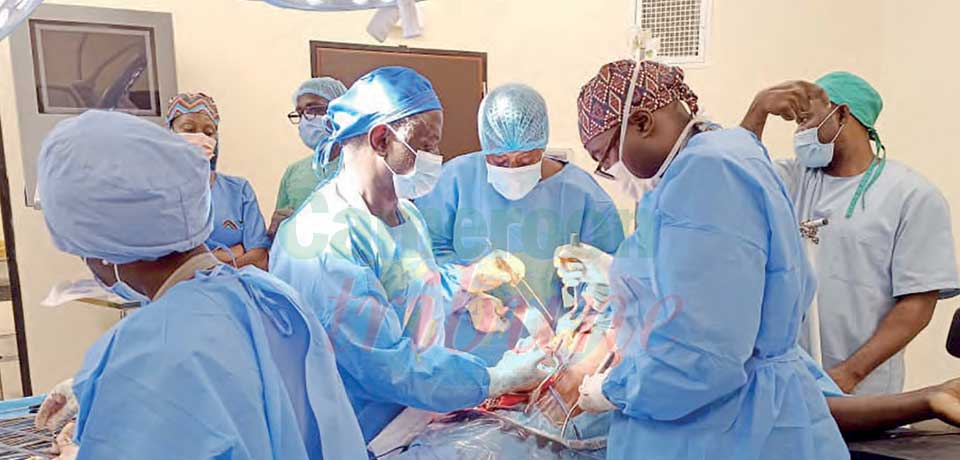 Hôpital général de Yaoundé : premières opérations à ventre fermé
