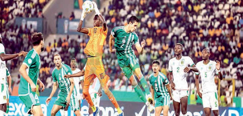 La sélection nationale algérienne est tombée face aux Mourabitounes (0-1) hier soir au stade de la Paix à Bouaké.