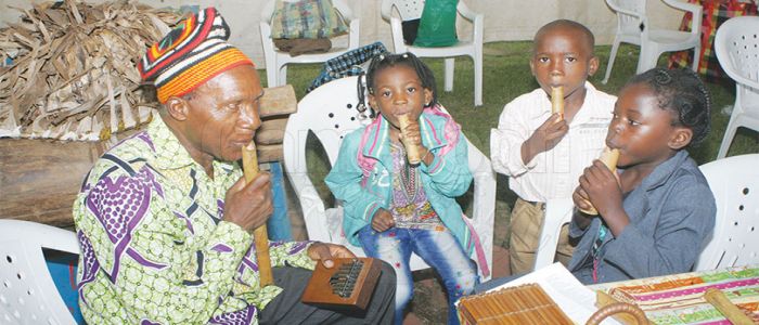 Musiques et danses patrimoniales: instruments et tenues s’exposent