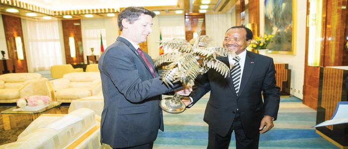 Palais de l'Unité: les adieux de deux diplomates 