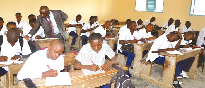 Douala: affluence dans les salles de classe