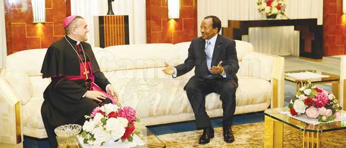 Palais de l’Unité: Deux diplomates disent au revoir Palais de l’Unité: Deux diplomates disent au revoir