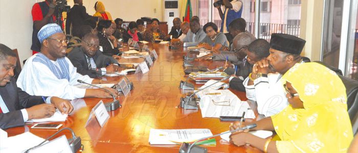 Pratique du bilinguisme: le Mincom veut plus de traducteurs Pratique du bilinguisme: le Mincom veut plus de traducteurs