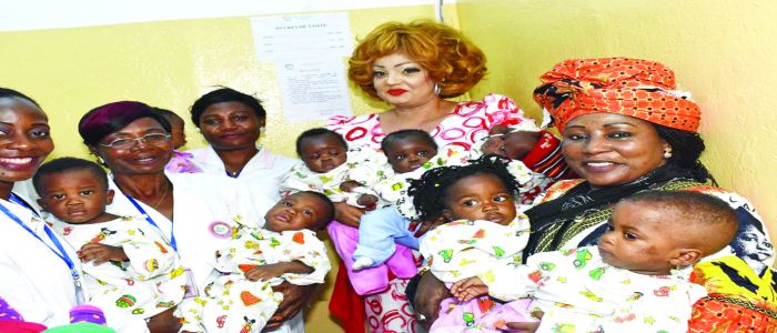 Chracerh: 50 bébés présentés à Chantal Biya