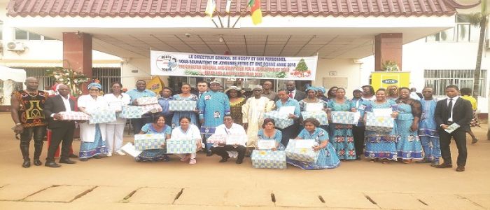 Hôpital Gynéco-obstétrique de Yaoundé: employés et enfants malades aux petits soins