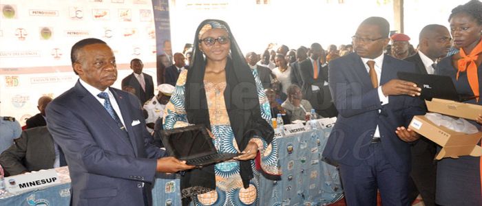 Don d’ordinateurs du chef de l’Etat : Douala est servie Don d’ordinateurs du chef de l’Etat : Douala est servie