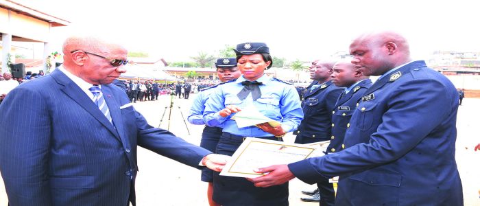 Sûreté nationale: des épaulettes pour 637 promus Sûreté nationale: des épaulettes pour 637 promus